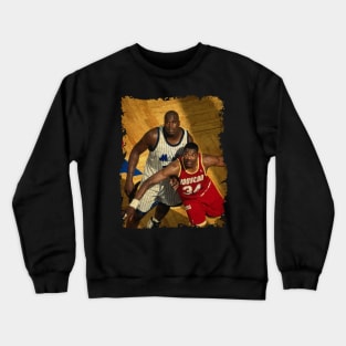 Hakeem Olajuwon vs Shaquille O'Neal in The 1995 NBA Finals Crewneck Sweatshirt